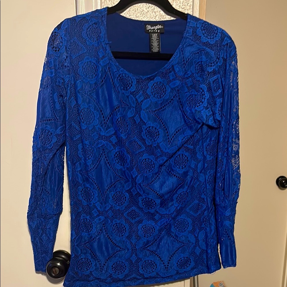 Wrangler Ruffled Blue Blouse with Elegant Design